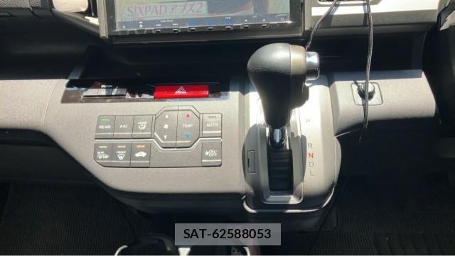 Honda e 2013-07 8280542-14
