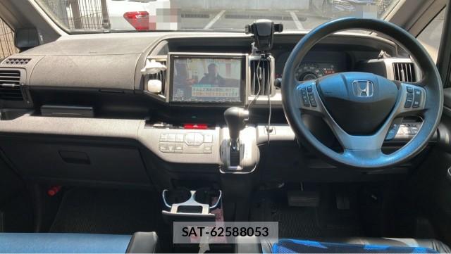 Honda e 2013-07 8280542-2