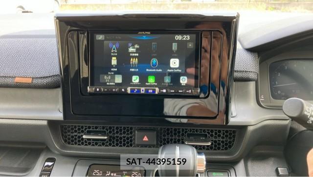 Honda e 2025-03 8282334-4