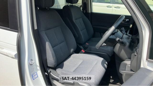 Honda e 2025-03 8282334-5