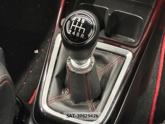 Suzuki SWIFT 2021-03 8283748-17