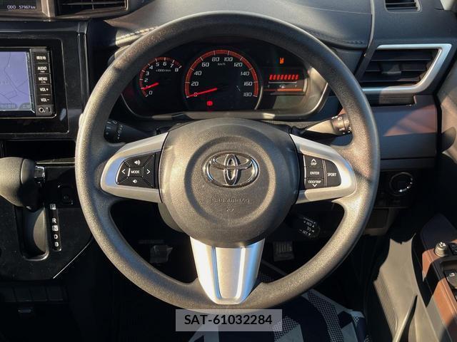 Toyota TANK 2017-06 8279421-12