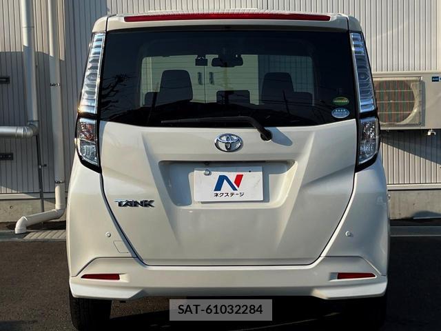 Toyota TANK 2017-06 8279421-16