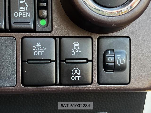Toyota TANK 2017-06 8279421-5