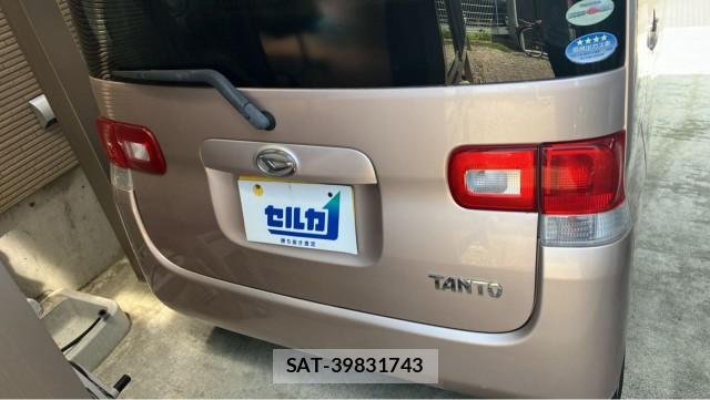 Daihatsu TANTO 2011-10 8281028-1