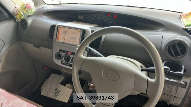Daihatsu TANTO 2011-10 8281028-2
