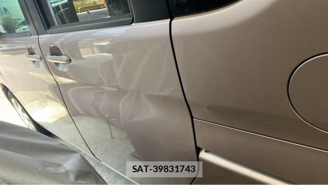 Daihatsu TANTO 2011-10 8281028-9
