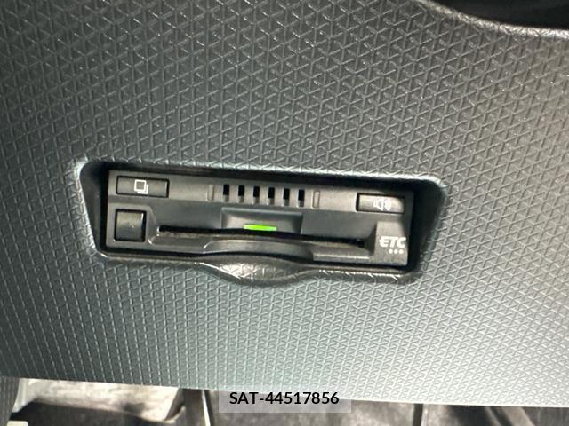 Daihatsu TANTO 2022-07 8281204-7