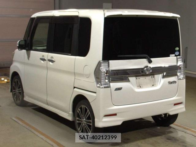 Daihatsu TANTO 2013-12 8283862-3