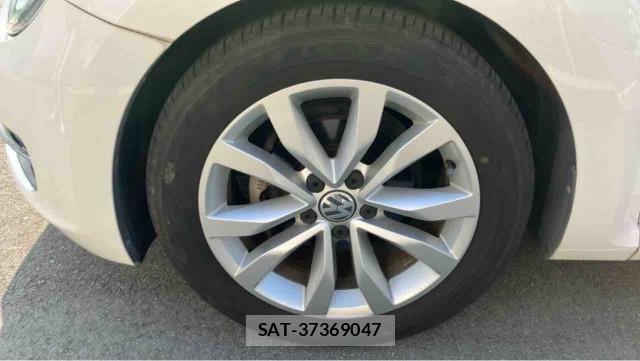 VolksWagen THE BEETLE 2013-07 8282432-8