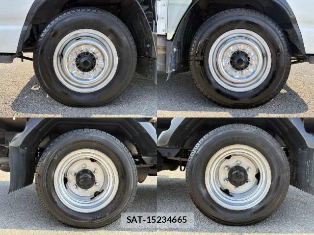 Mazda TITAN 2012-06 8284813-13
