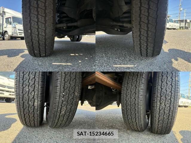 Mazda TITAN 2012-06 8284813-14
