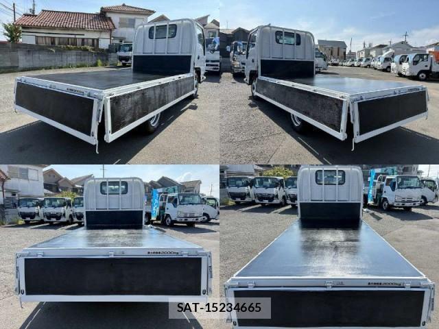 Mazda TITAN 2012-06 8284813-4