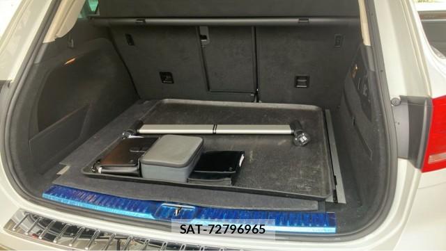 VolksWagen TOUAREG 2015-09 8280711-17