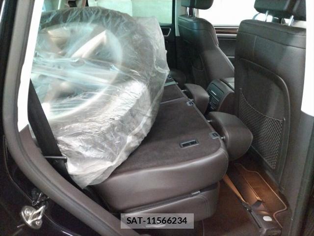 VolksWagen TOUAREG 2015-06 8284408-3