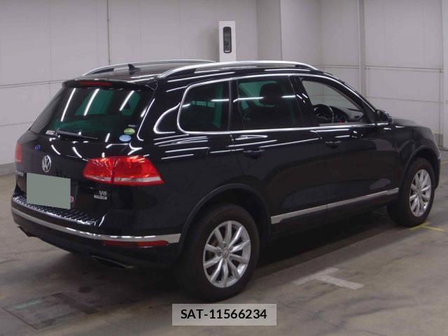 VolksWagen TOUAREG 2015-06 8284408-4