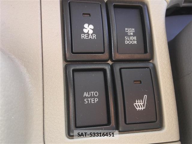 Mitsubishi TOWN BOX 2025-02 8281218-15