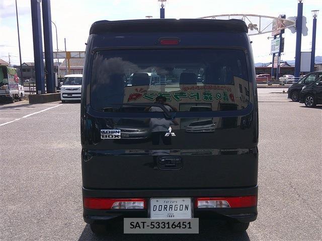 Mitsubishi TOWN BOX 2025-02 8281218-5