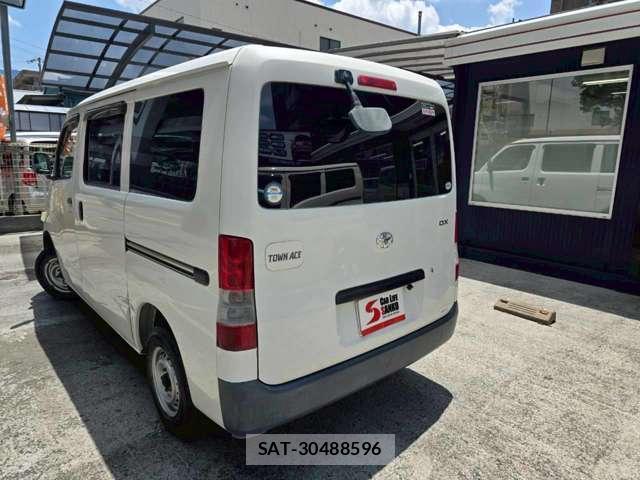 Toyota TOWNACE VAN 2011-08 8278632-2