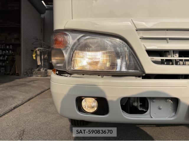 Toyota TOYOACE 2016-05 8280289-13