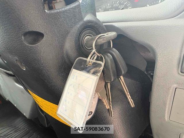Toyota TOYOACE 2016-05 8280289-15