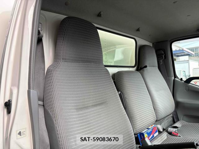 Toyota TOYOACE 2016-05 8280289-17