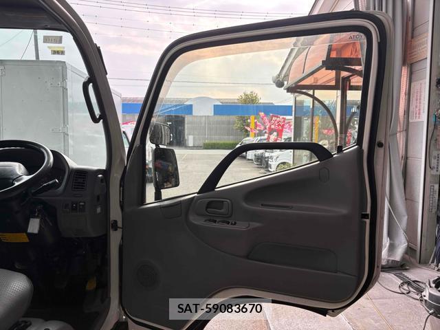 Toyota TOYOACE 2016-05 8280289-19