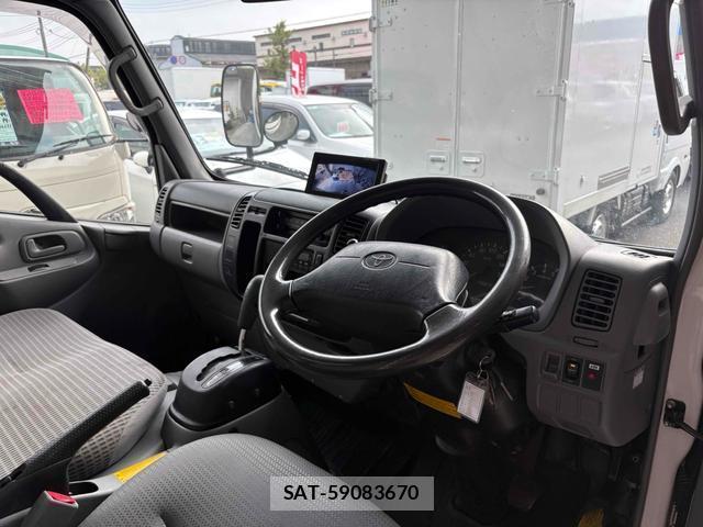 Toyota TOYOACE 2016-05 8280289-2