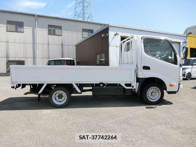 Toyota TOYOACE 2014-09 8282582-11