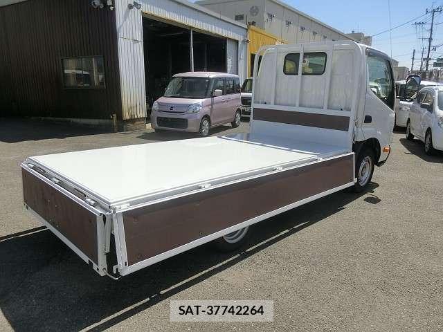Toyota TOYOACE 2014-09 8282582-13