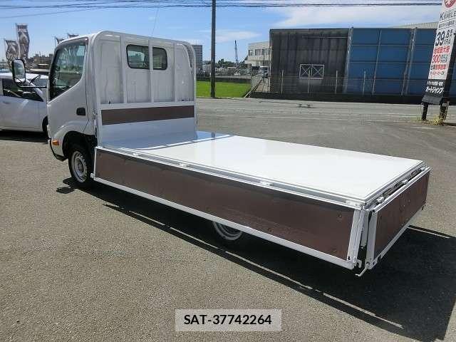Toyota TOYOACE 2014-09 8282582-15