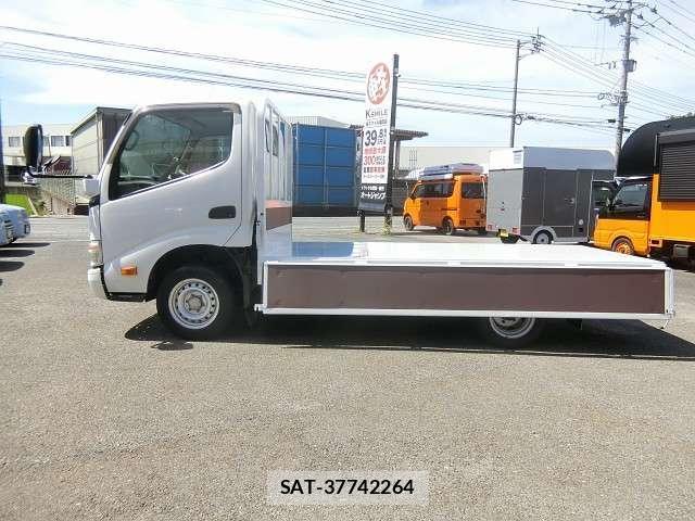 Toyota TOYOACE 2014-09 8282582-16
