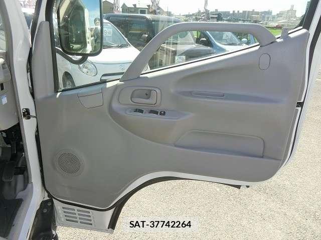 Toyota TOYOACE 2014-09 8282582-19
