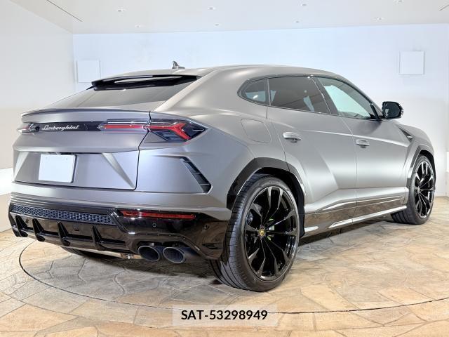 Lamborghini URUS 2022-12 8279230-2
