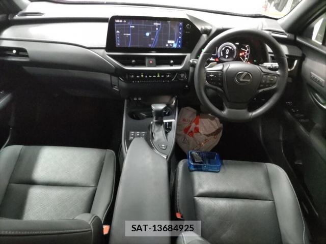 Lexus UX 2023-07 8276989-2
