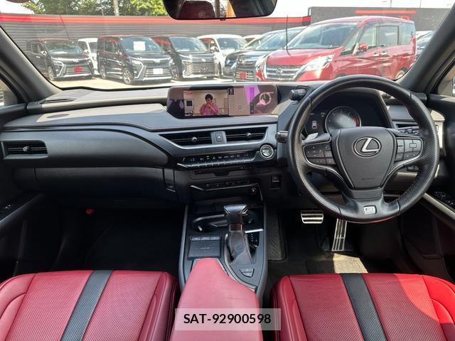 Lexus UX 2018-11 8277858-1