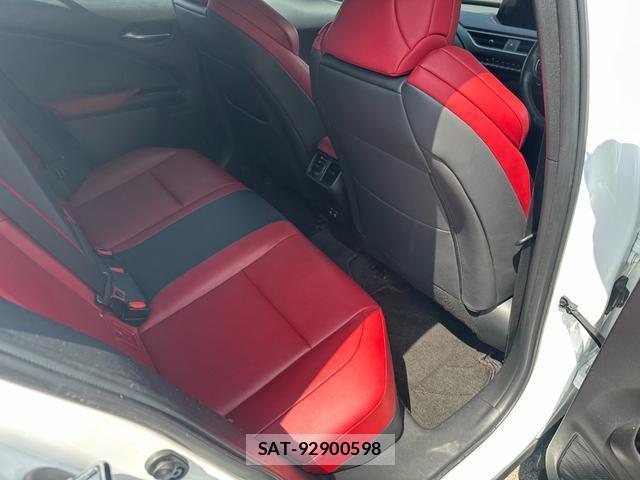 Lexus UX 2018-11 8277858-12