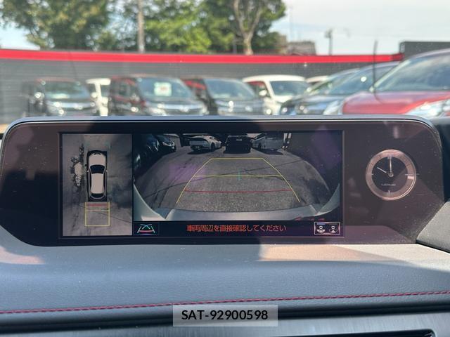 Lexus UX 2018-11 8277858-3