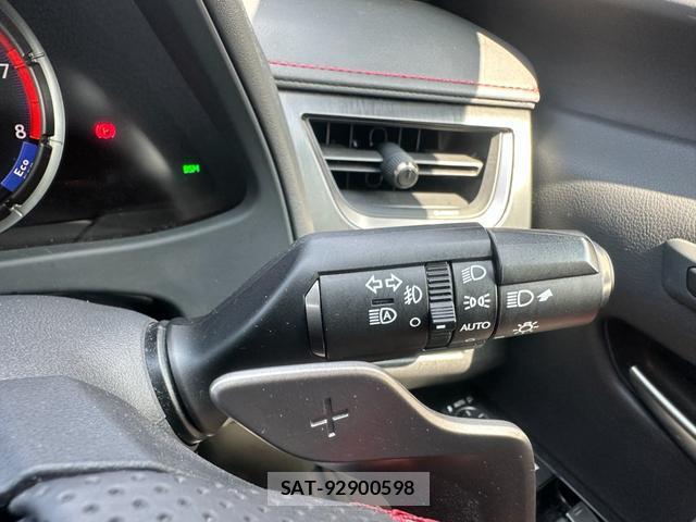 Lexus UX 2018-11 8277858-4