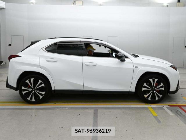 Lexus UX 2023-08 8278931-7