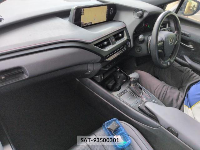 Lexus UX 2021-08 8278953-2