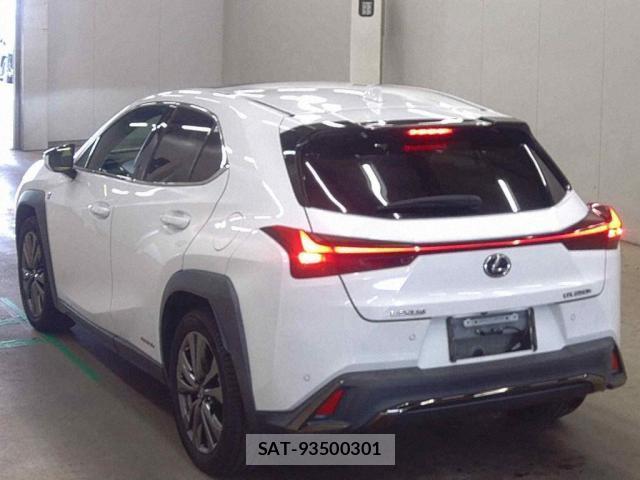 Lexus UX 2021-08 8278953-3