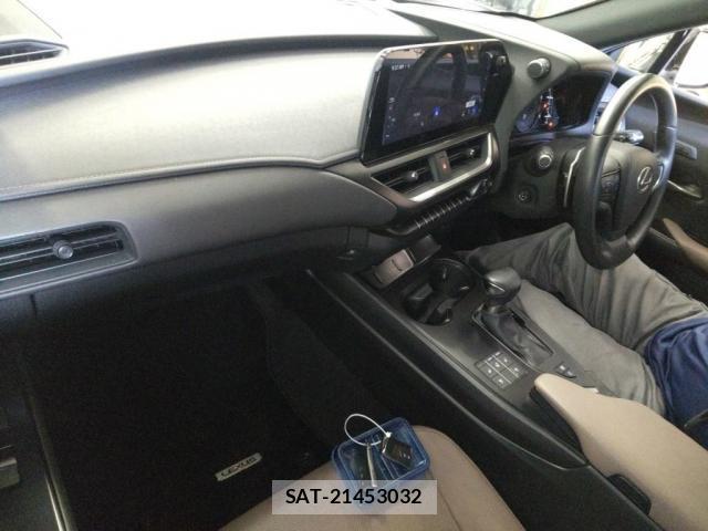 Lexus UX 2023-09 8278975-2