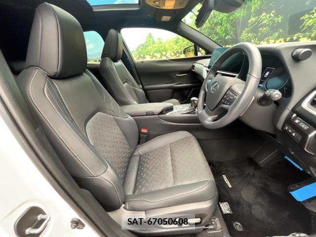 Lexus UX 2023-08 8279806-8