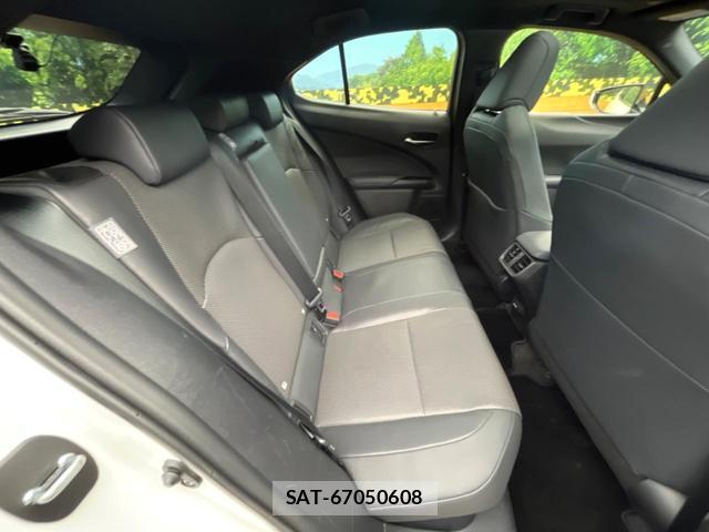 Lexus UX 2023-08 8279806-9