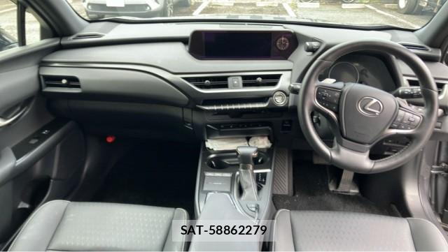 Lexus UX 2021-06 8281324-2