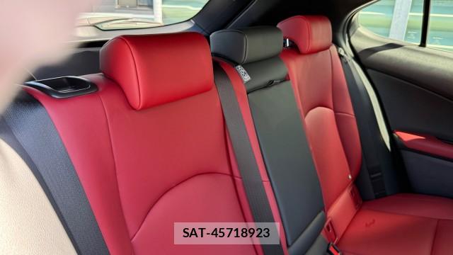 Lexus UX 2018-11 8281632-5
