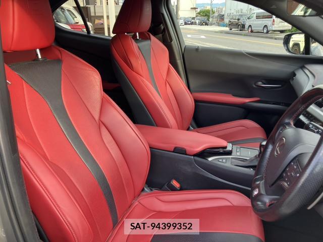 Lexus UX 2021-11 8282535-8