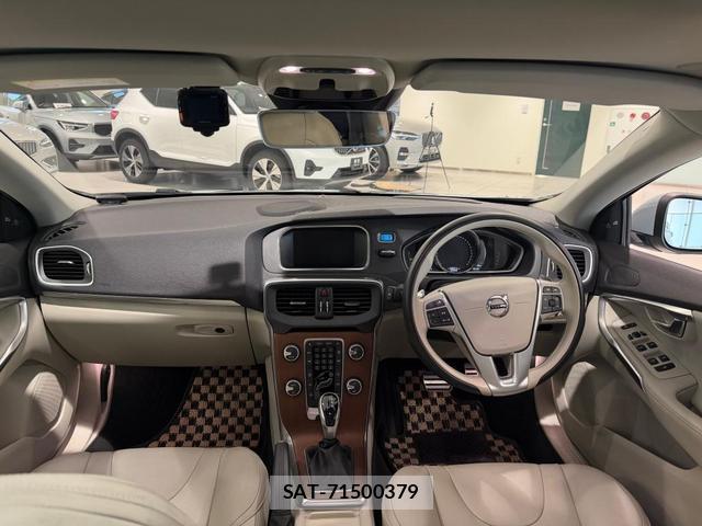 Volvo V40 2020-07 8277681-1