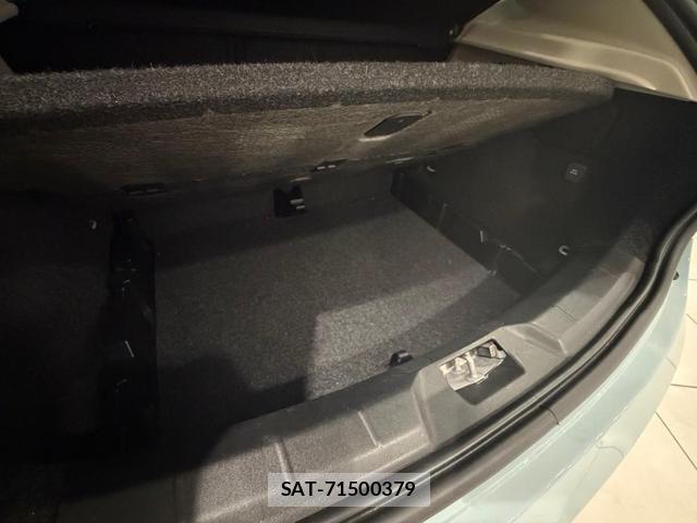 Volvo V40 2020-07 8277681-10